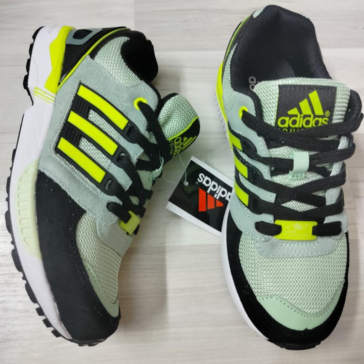 Новые женские кроссовки Adidas TORSION.