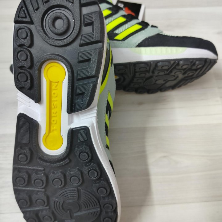 Новые женские кроссовки Adidas TORSION.