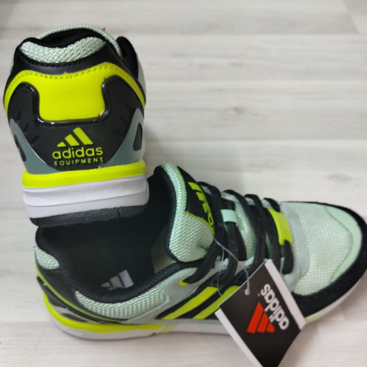 Новые женские кроссовки Adidas TORSION.