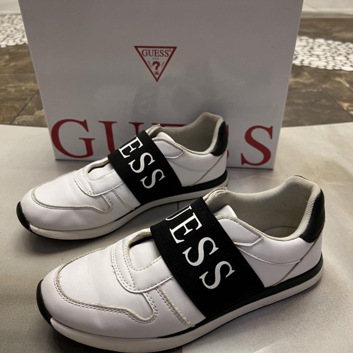 Кроссовки guess