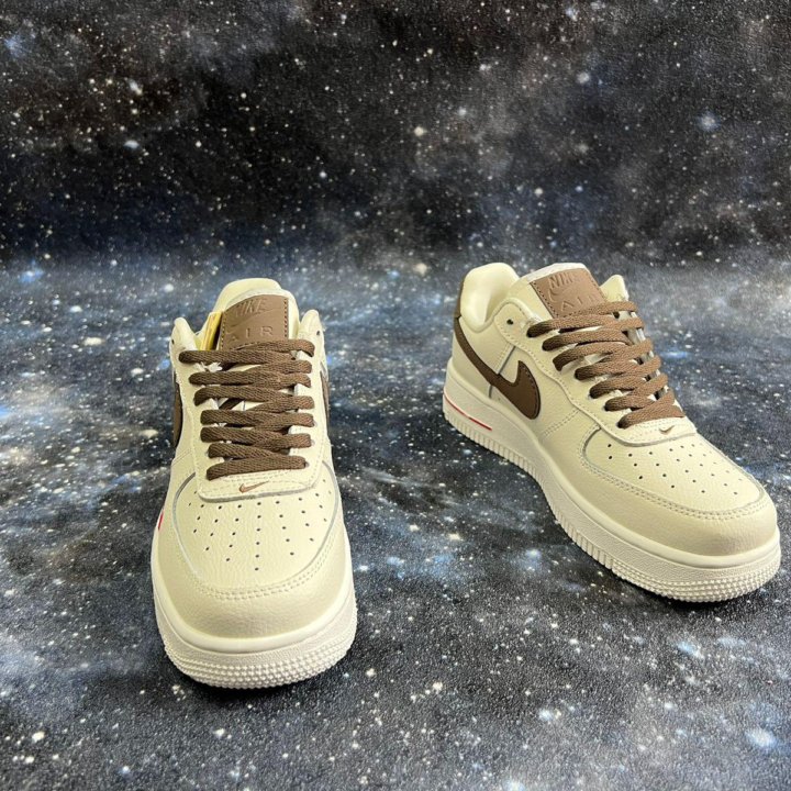 Kpoccoвки nike Air Force 1