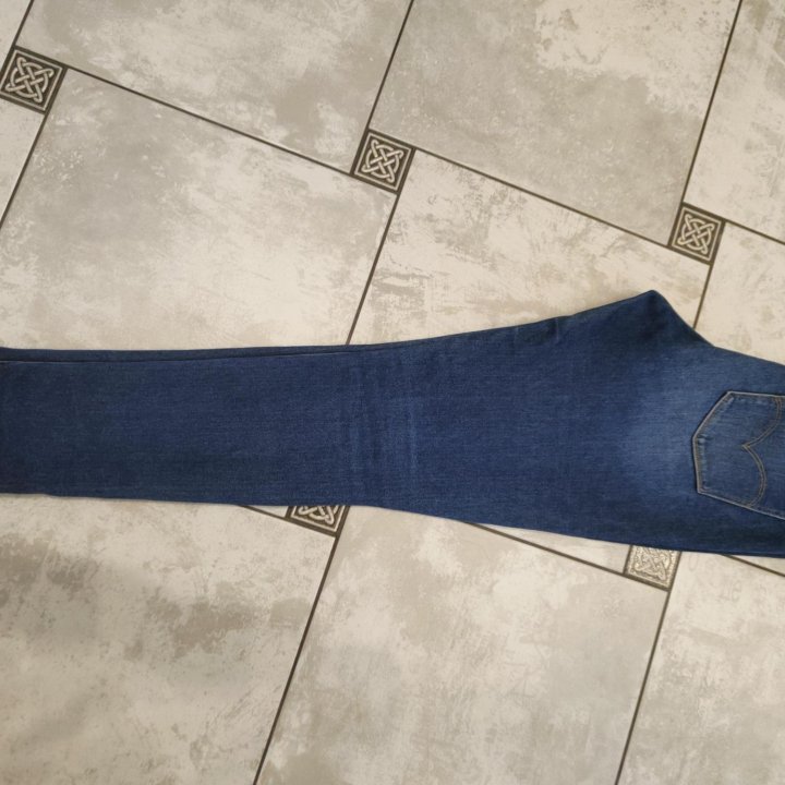 Джинсы LEVI'S