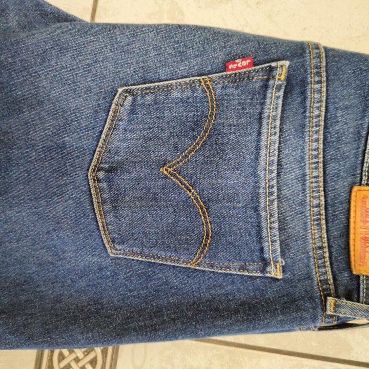 Джинсы LEVI'S