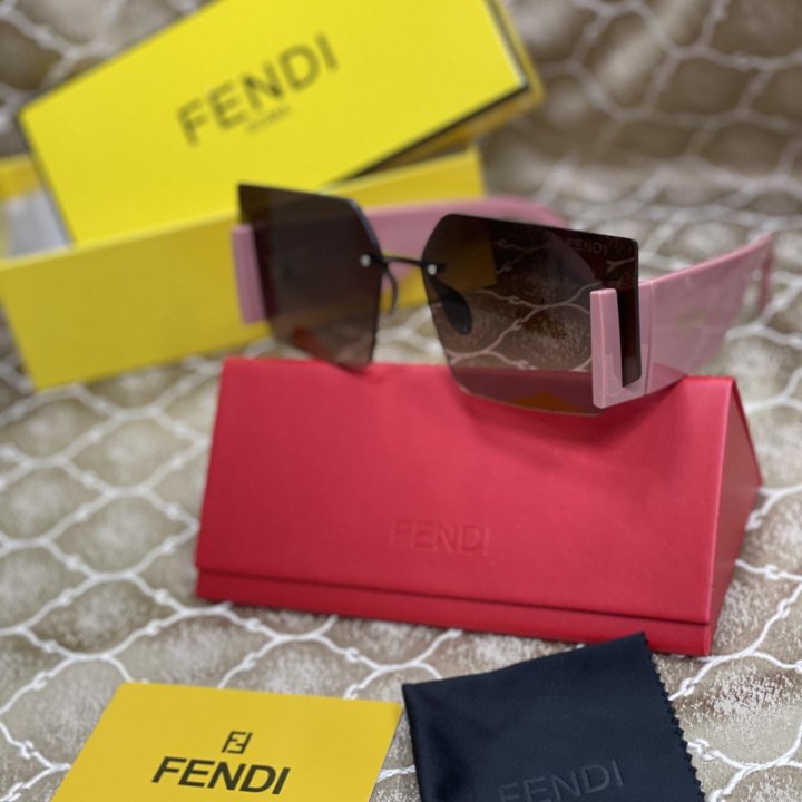 Солнцезащитные очки Fendi