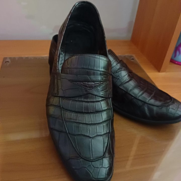 Туфли из натуральной кожи крокодила