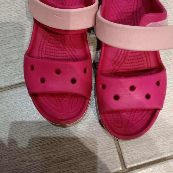 Резиновые сандали Crocs для девочки