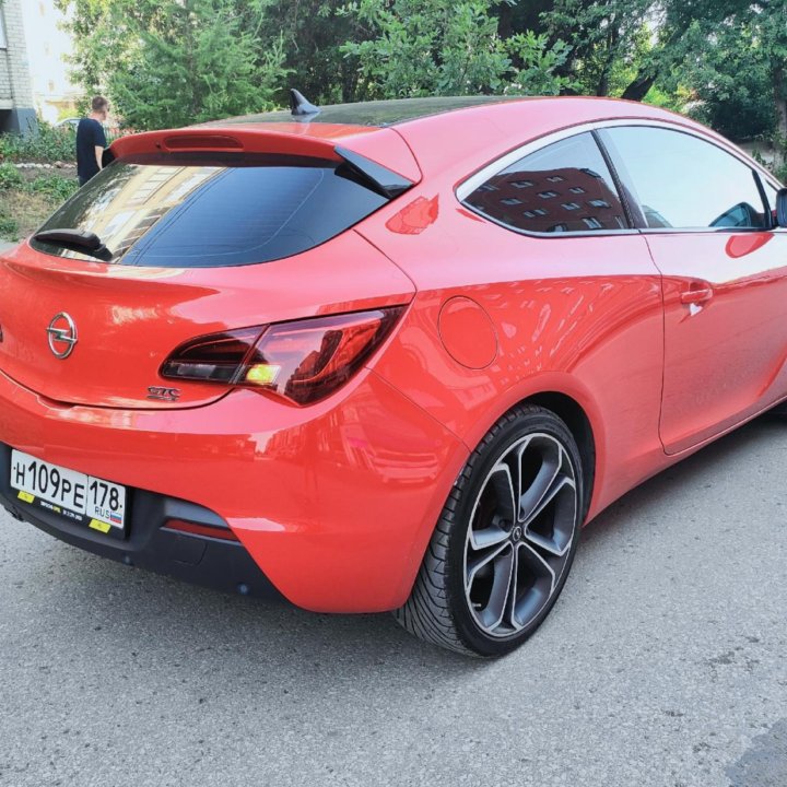Opel Astra, 2012