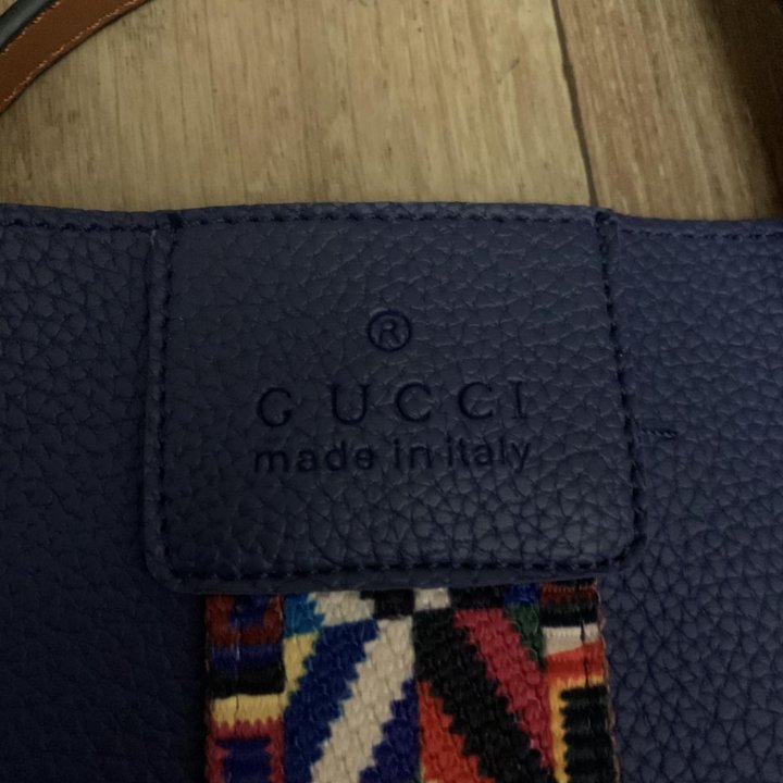 Сумка женская из прессованной кожи Gucci