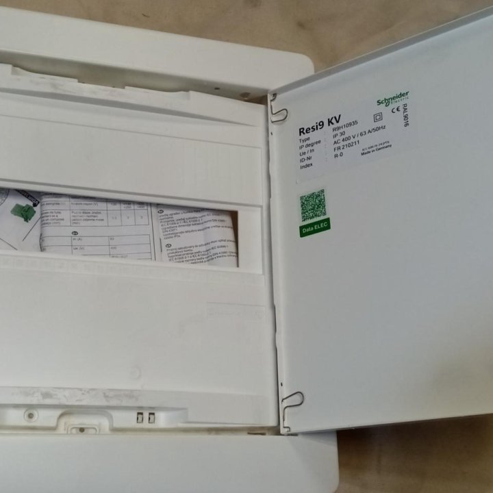 Щит Resi9 12 модулей Schneider Electric