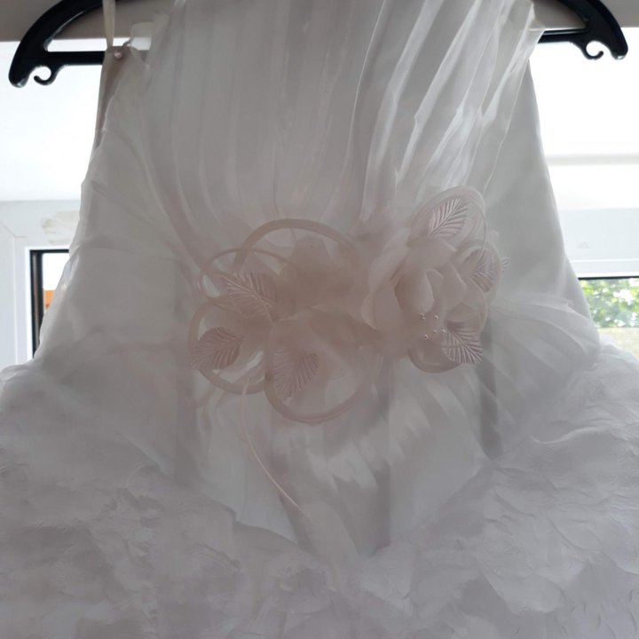 Продам свадебное платье 46-48р