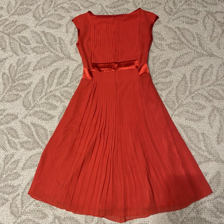 Платье красное