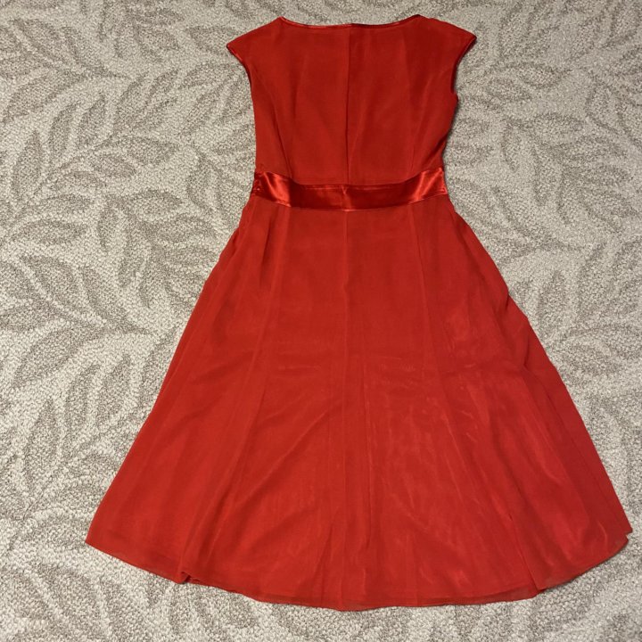 Платье красное