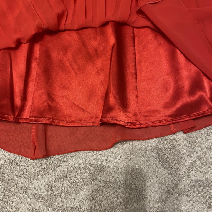 Платье красное