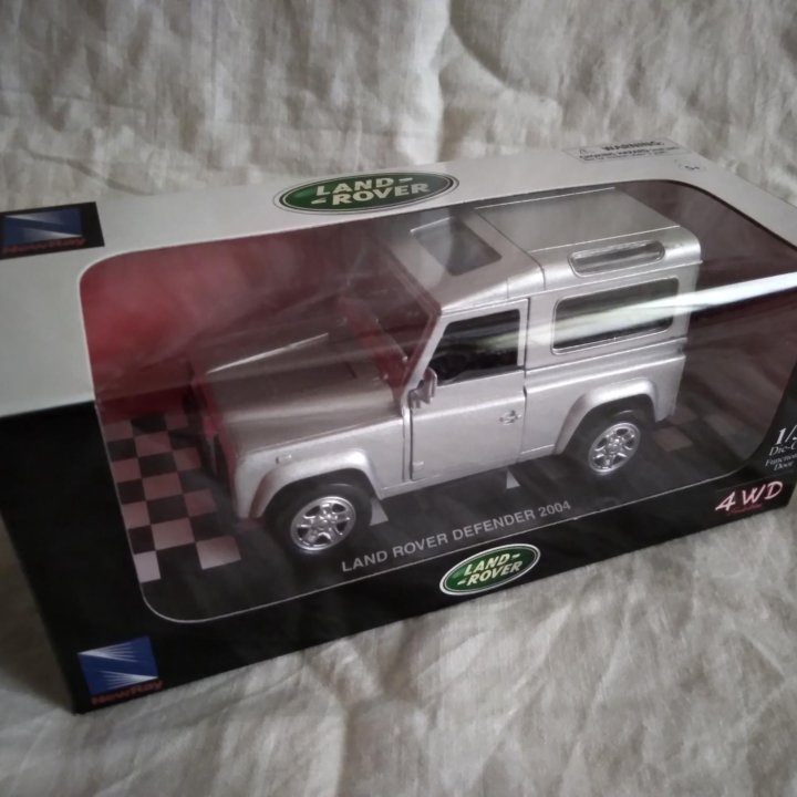 1:32 Land Rover Defender 2004