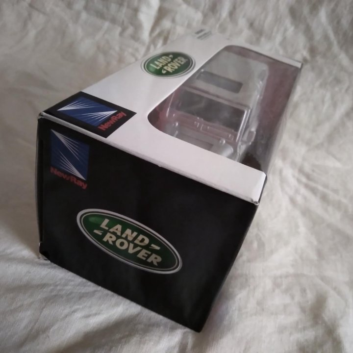 1:32 Land Rover Defender 2004