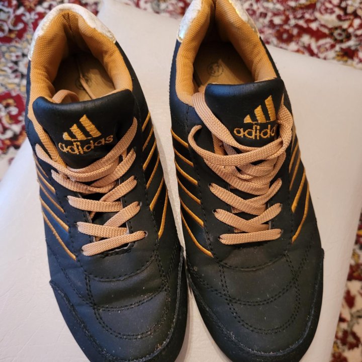 Кроссовки adidas