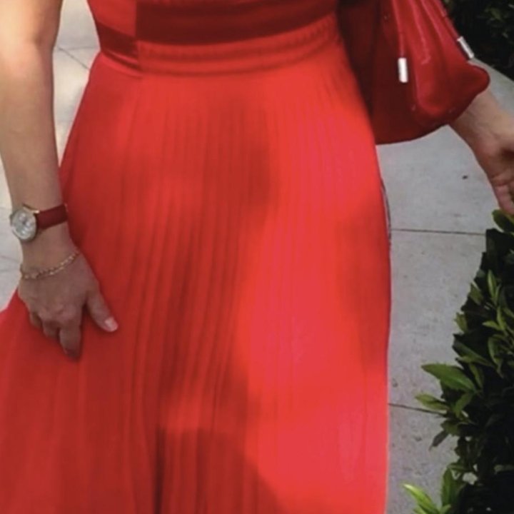 Платье красное