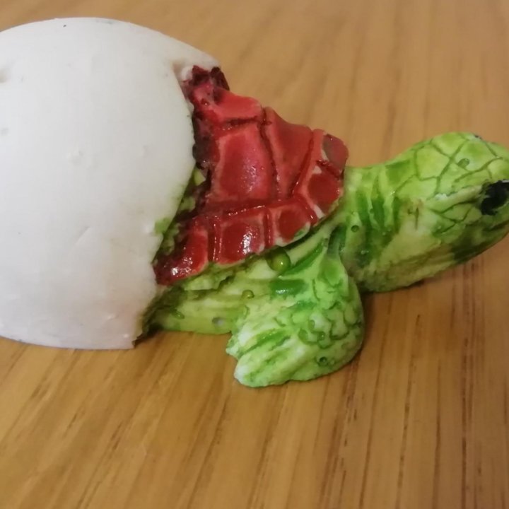 Статуэтка черепаха из яйца