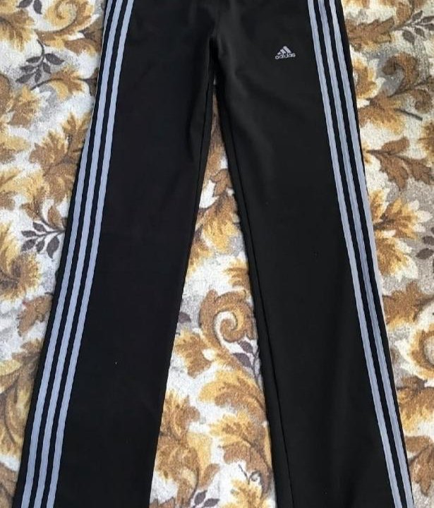 Спортивный костюм Adidas.