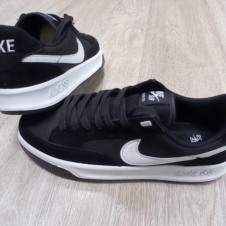 Кроссовки Nike SB Dunk low pro