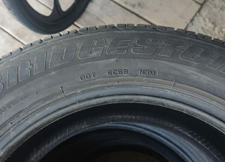 Шины б/у Bridgestone 235/55 R17 99V