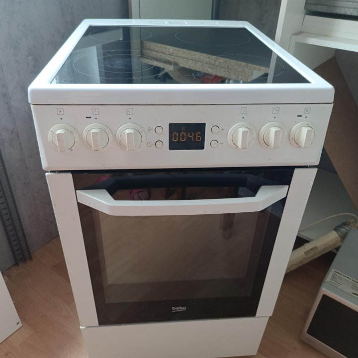 Электрическая плита (50-55 см) Beko mcse 58302 GW