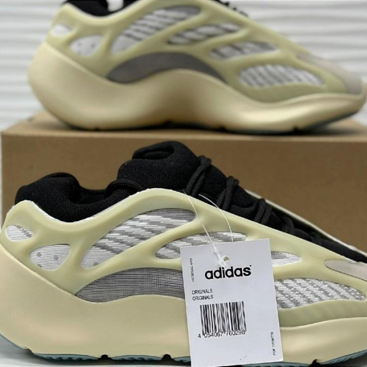 Adidas Yeezy Boost 700v3