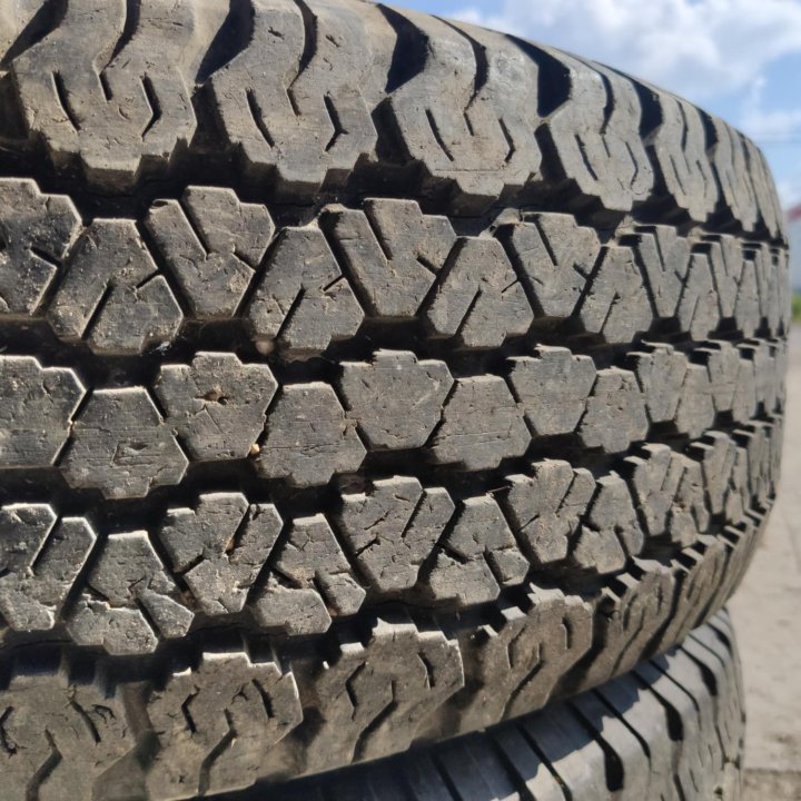 Goodyear wrangler rt/s 265/75/15 Одно