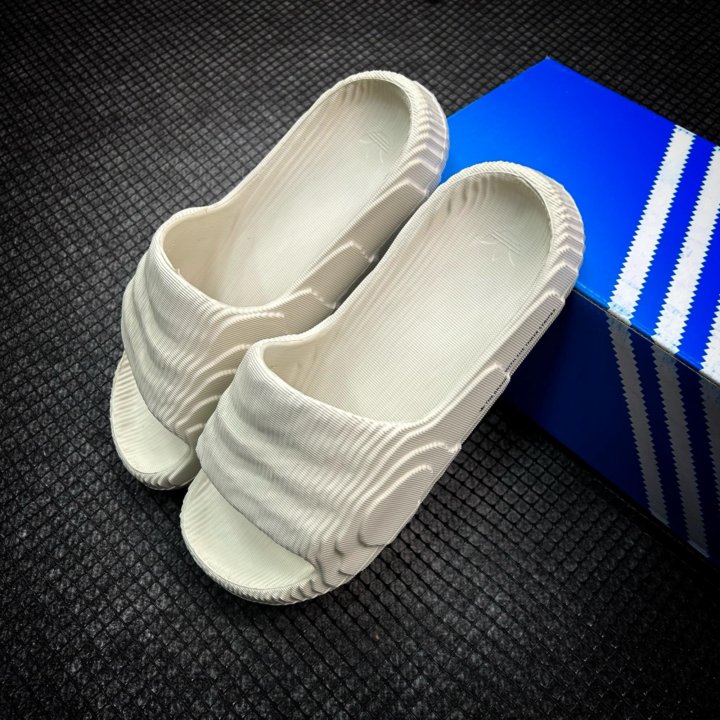 Шлепки Adidas (Магазин)