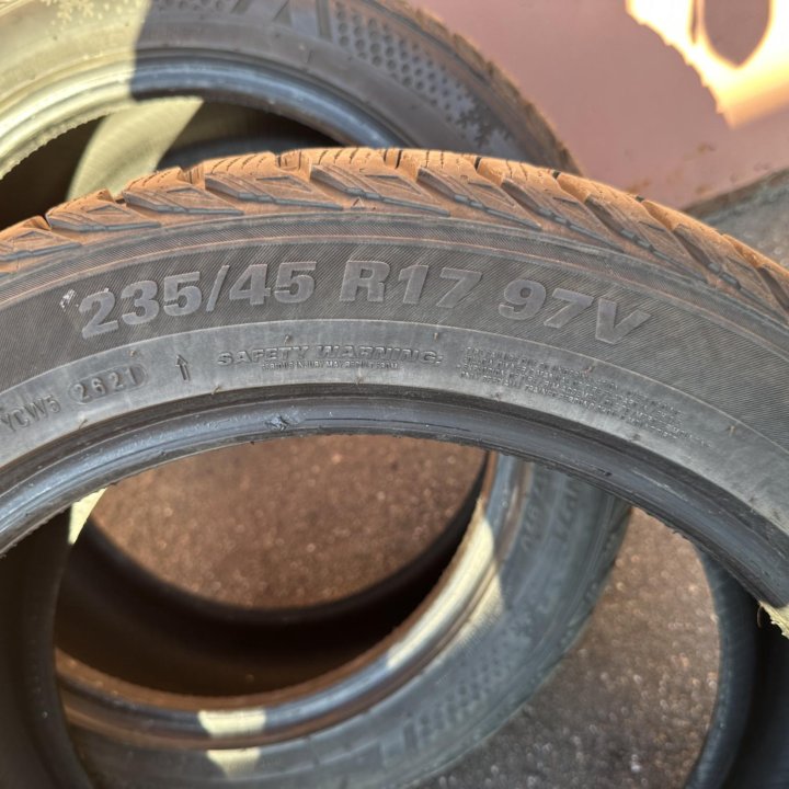 Kumho WinterCraft WP71 235/45 R17 97V зимняя