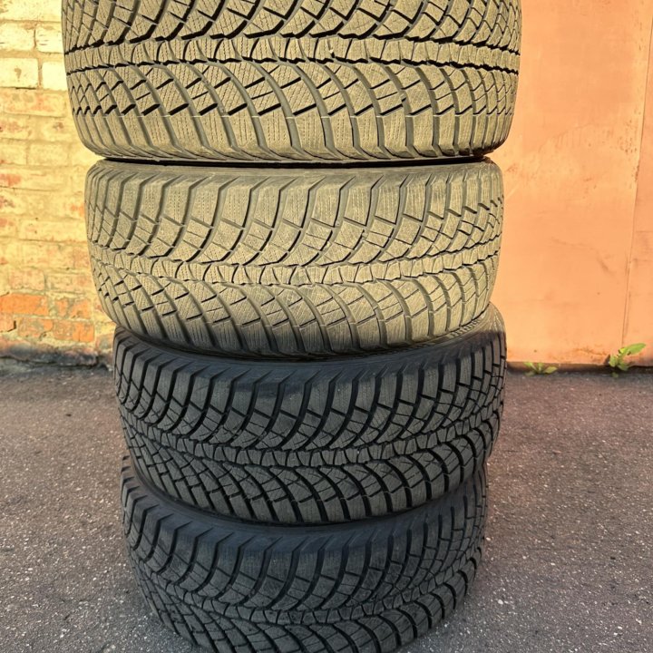 Kumho WinterCraft WP71 235/45 R17 97V зимняя