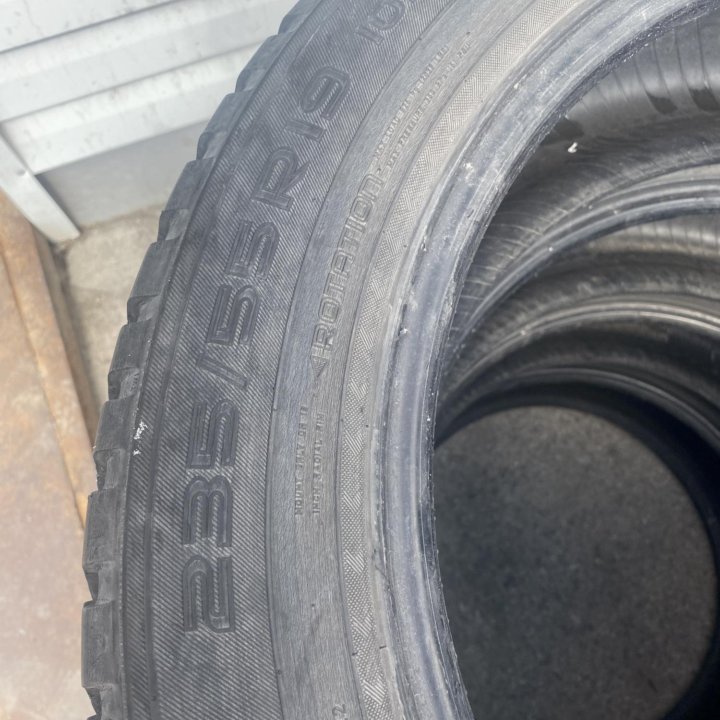 235/55/19 Nokian Hakkapellita 8