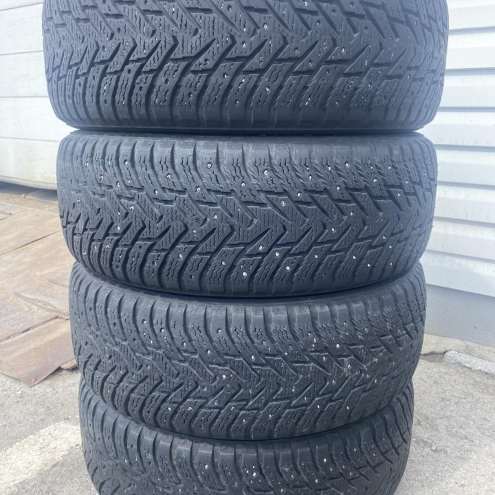 235/55/19 Nokian Hakkapellita 8