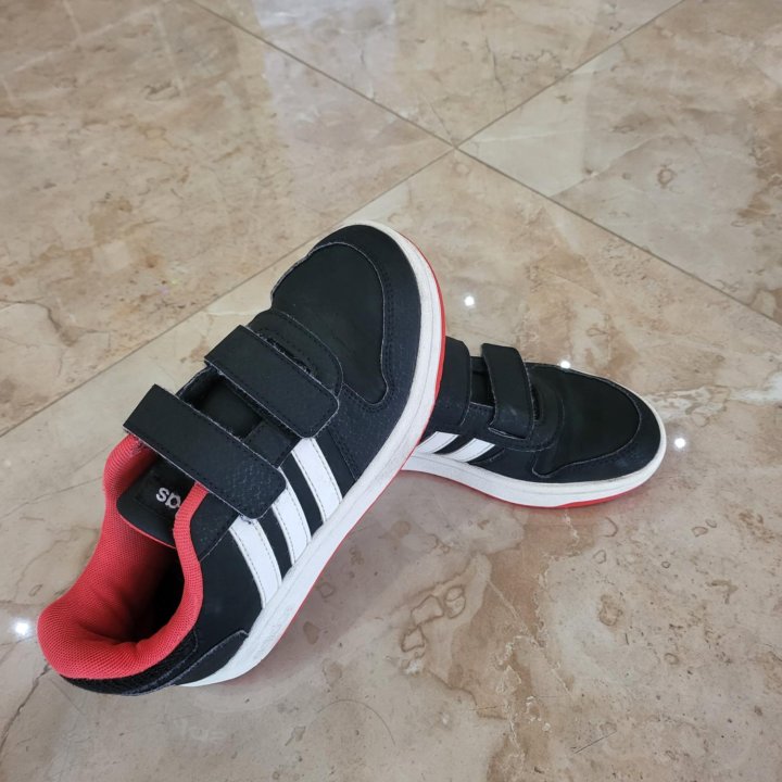 Кроссовки adidas