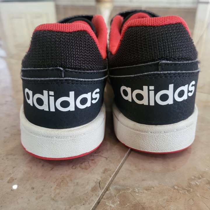 Кроссовки adidas