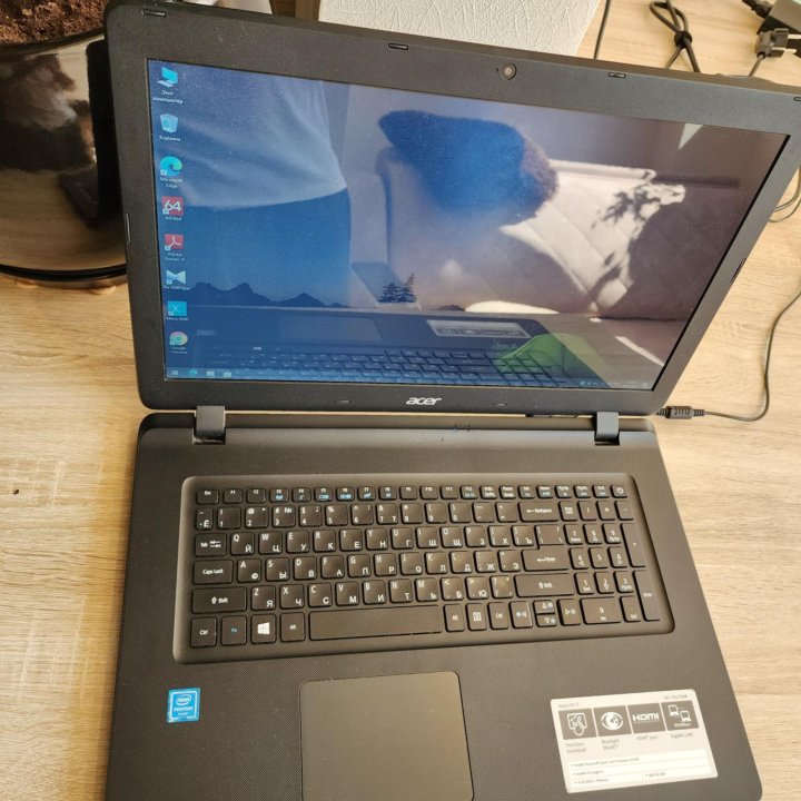 Acer ES17, 4х ядерный, 256SSD, 8gb, 17