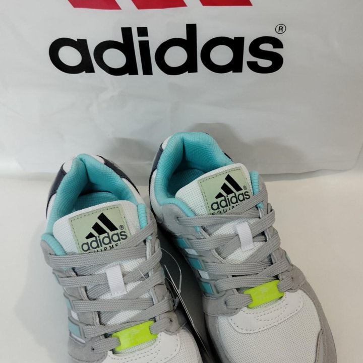 Новые женские кроссовки Adidas TORSION.