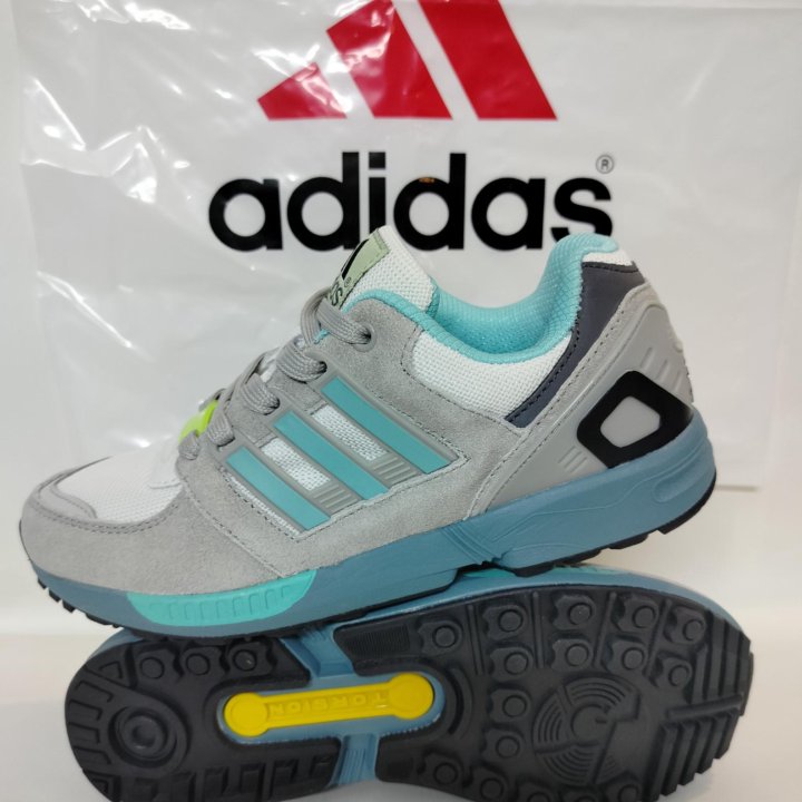 Новые женские кроссовки Adidas TORSION.