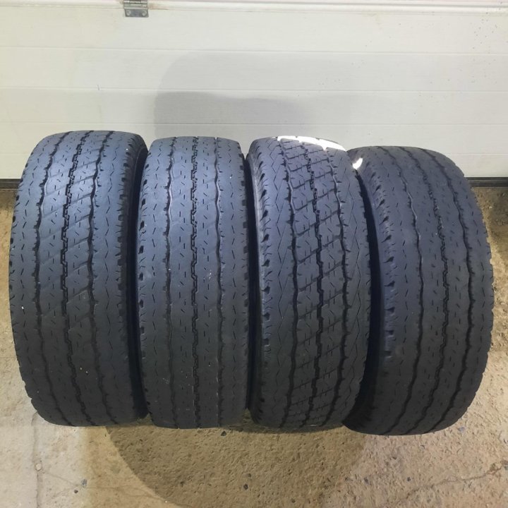 215/70R15С Bridgestone Duravis R630 (Лот №6485)