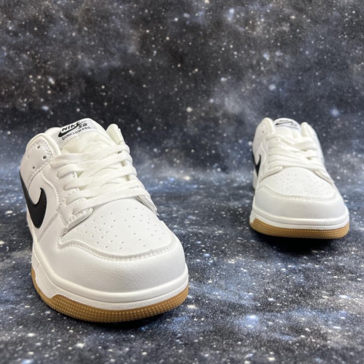 Kpoccoвки Nike sb