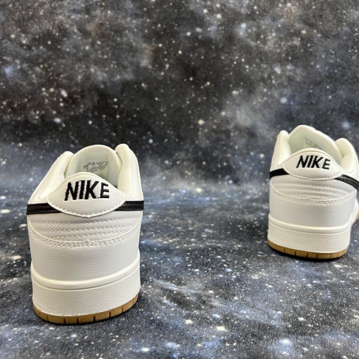 Kpoccoвки Nike sb