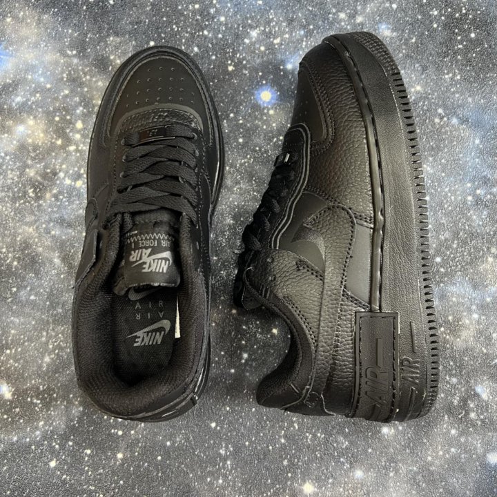 Kpoccoвки Nike Air Force 1