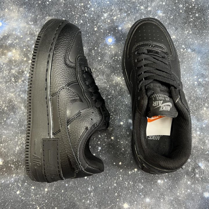 Kpoccoвки Nike Air Force 1