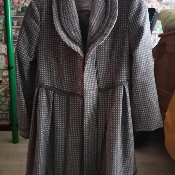 Пальто на девочку демисезон