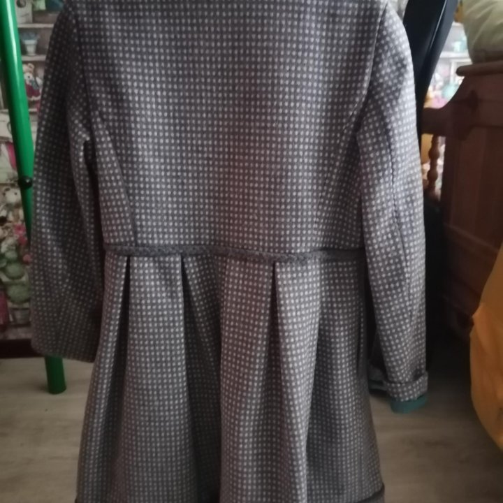 Пальто на девочку демисезон