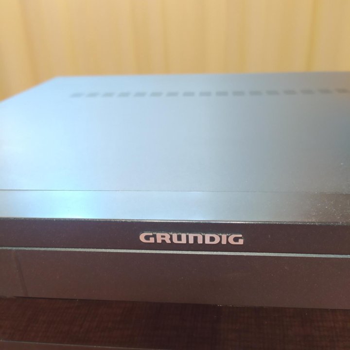 Видеомагнитофон Grundig