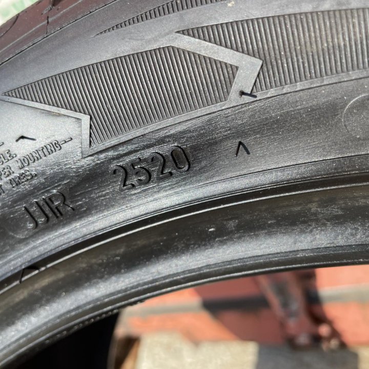 Goodyear UltraGrip Performance GEN-1