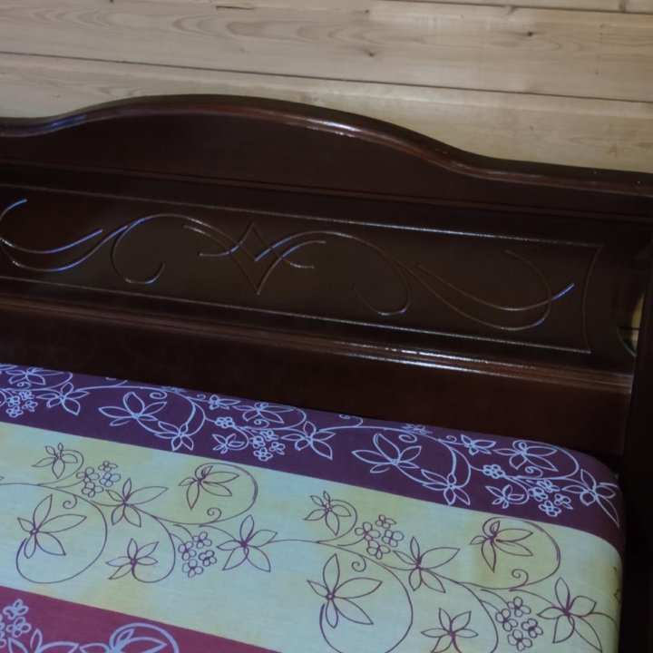 Кровать односпальная с матрасом с резьбой