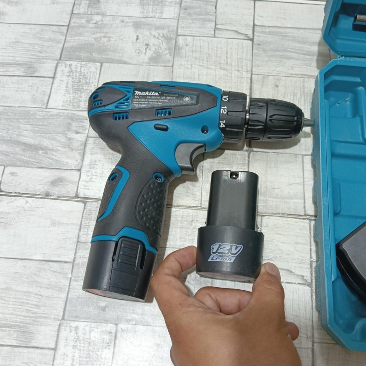 Шуруповерт 12 v makita с набором