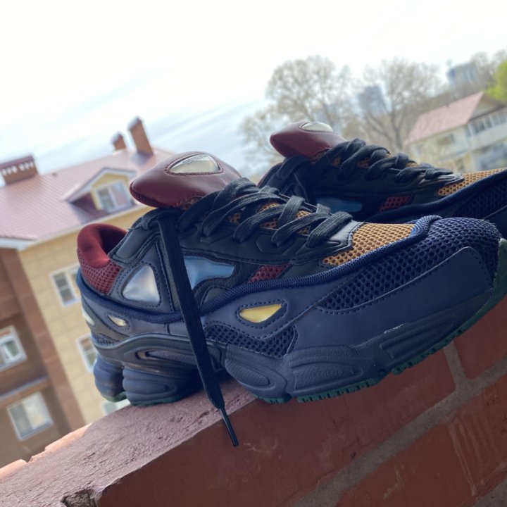 Кроссовки adidas/ RAF SIMONS OZWEEGO 2